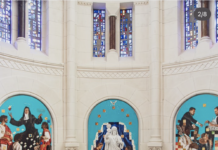 A Lourdes (65), inauguration des « peintures bleues » de Philippe Pujo dans l’église paroissiale