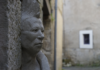 A Saint Antonin-Noble-Val, un artiste crée des visages qui sortent des murs