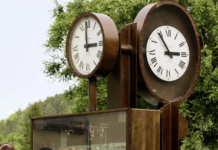 A Cahors, Michel Zachariou remet en marche l’horloge à billes, sa création