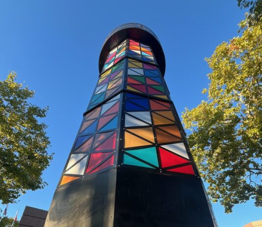 À Montpellier, le phare de Gaza renaît sur le parvis du Corum, entretien avec l’artiste