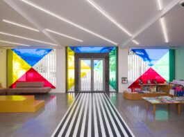 Au Mrac de Sérignan, les couleurs de Daniel Buren dictent l’accrochage des 20 ans