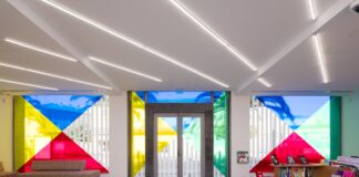 Au Mrac de Sérignan, les couleurs de Daniel Buren dictent l’accrochage des 20 ans